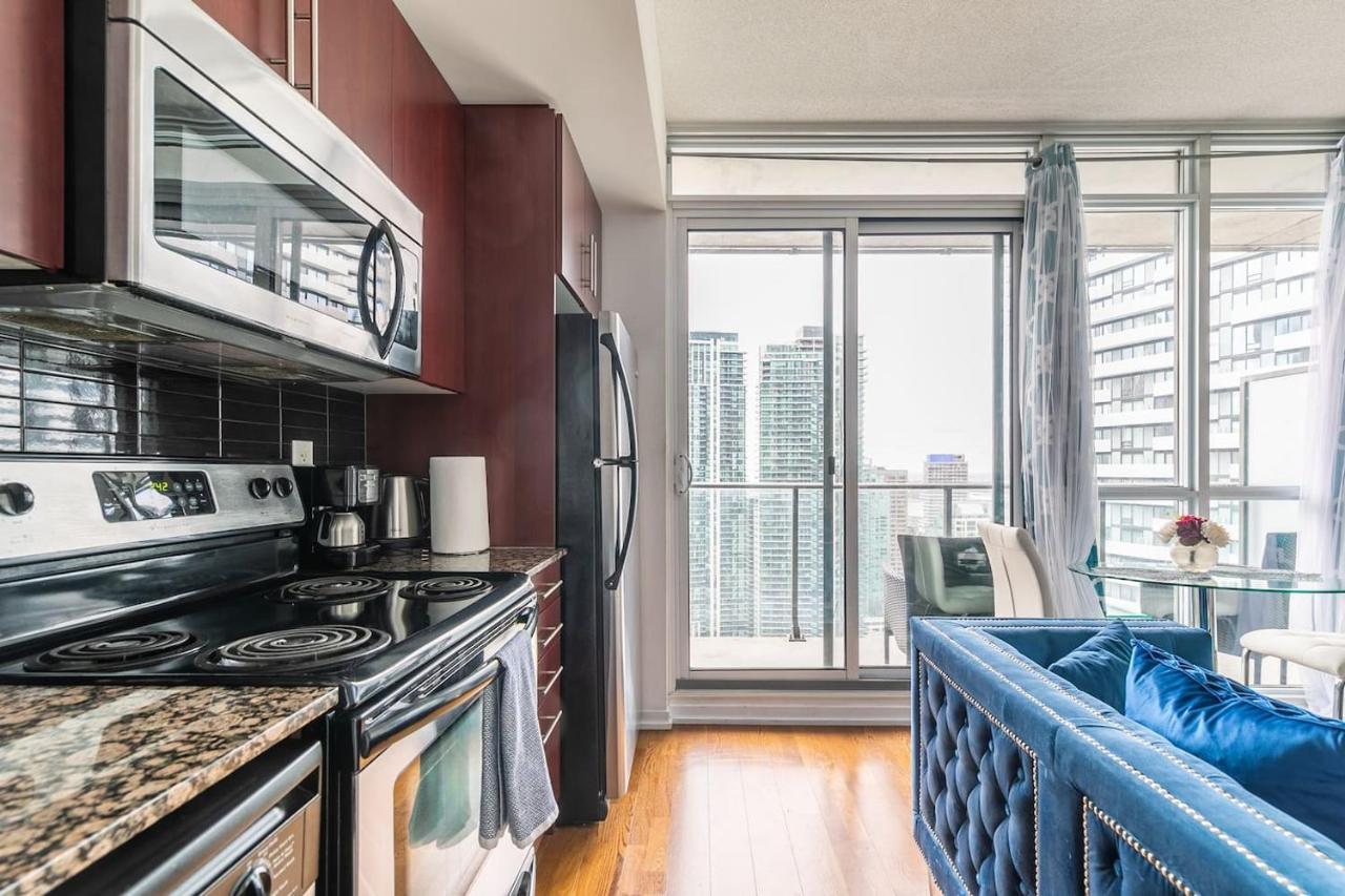 Апартаменти Gorgeous 1Br W/Parking Across The Scotiabank Arena Торонто Екстер'єр фото