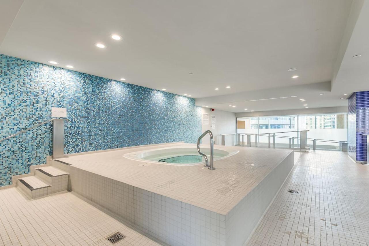 Апартаменти Gorgeous 1Br W/Parking Across The Scotiabank Arena Торонто Екстер'єр фото