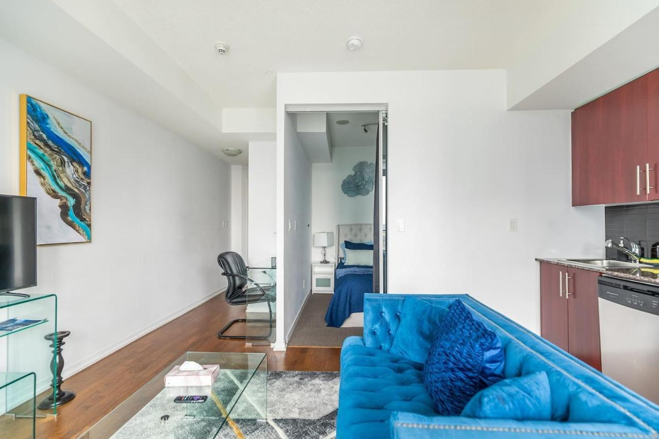 Апартаменти Gorgeous 1Br W/Parking Across The Scotiabank Arena Торонто Екстер'єр фото