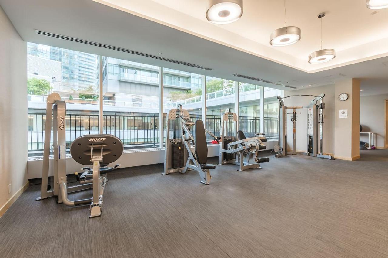 Апартаменти Gorgeous 1Br W/Parking Across The Scotiabank Arena Торонто Екстер'єр фото