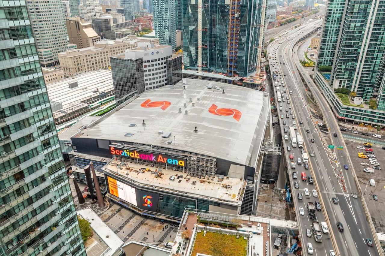 Апартаменти Gorgeous 1Br W/Parking Across The Scotiabank Arena Торонто Екстер'єр фото