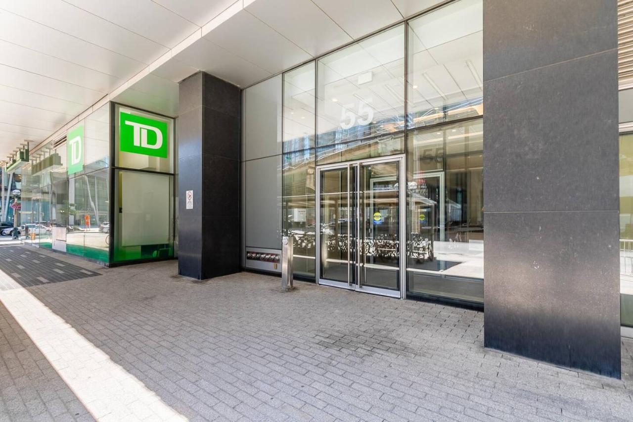 Апартаменти Gorgeous 1Br W/Parking Across The Scotiabank Arena Торонто Екстер'єр фото