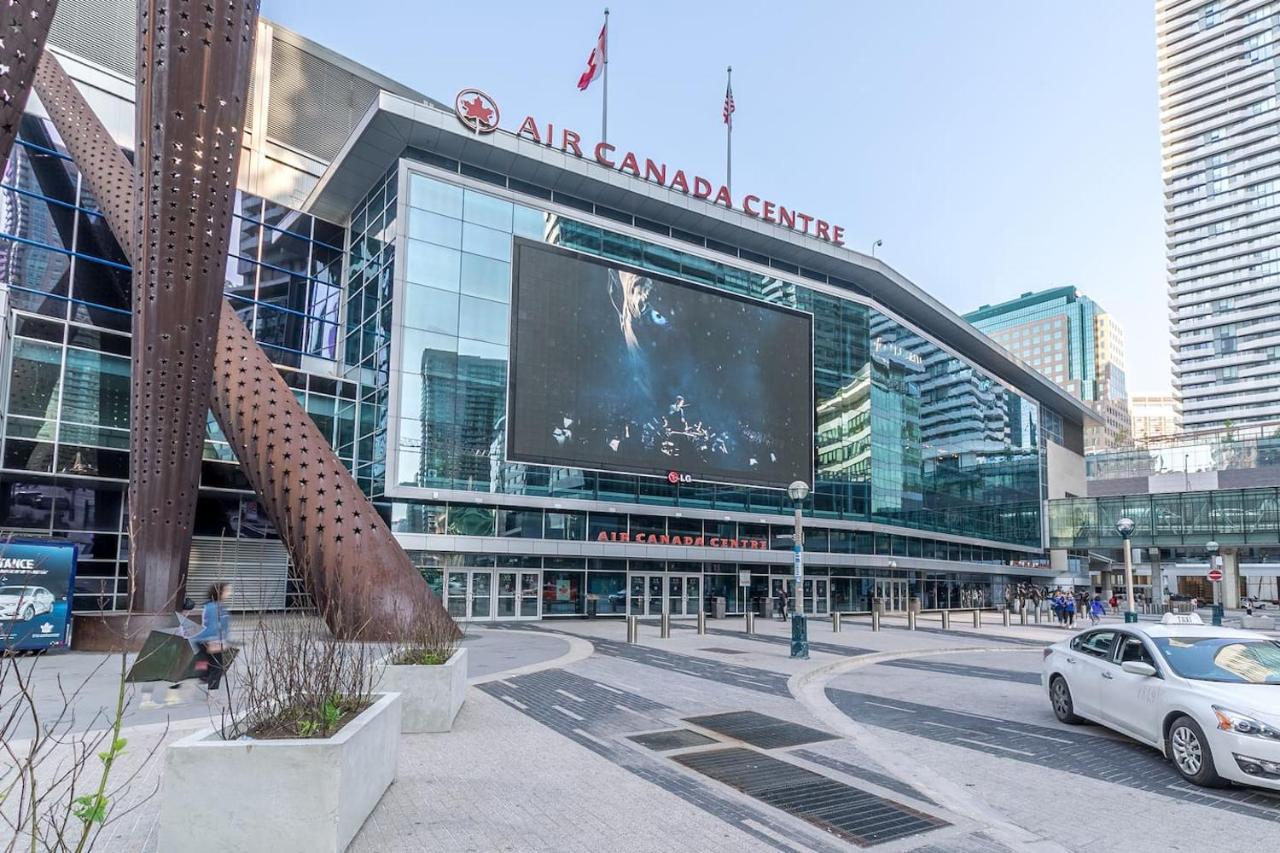 Апартаменти Gorgeous 1Br W/Parking Across The Scotiabank Arena Торонто Екстер'єр фото