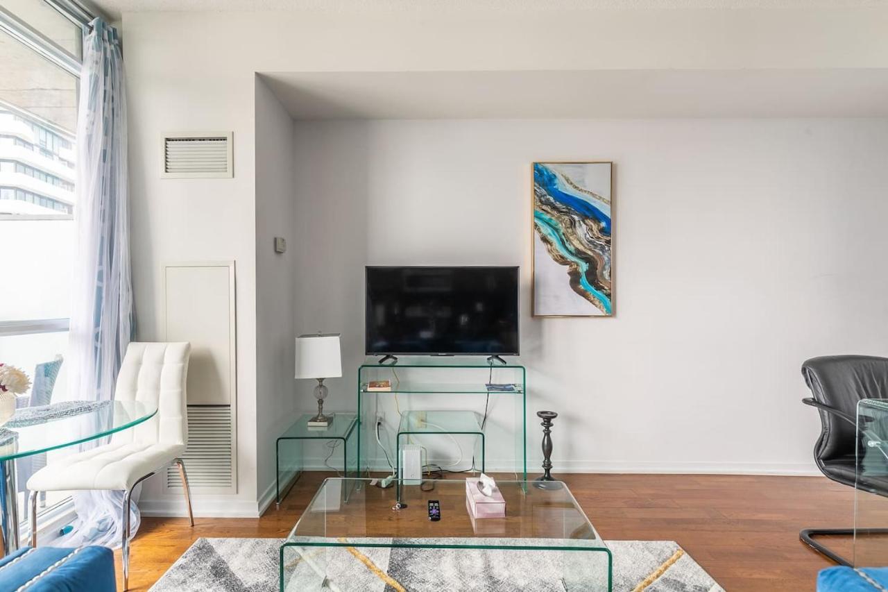 Апартаменти Gorgeous 1Br W/Parking Across The Scotiabank Arena Торонто Екстер'єр фото